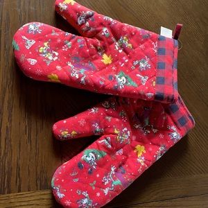 Disney original park merchandise. Oven mittens.